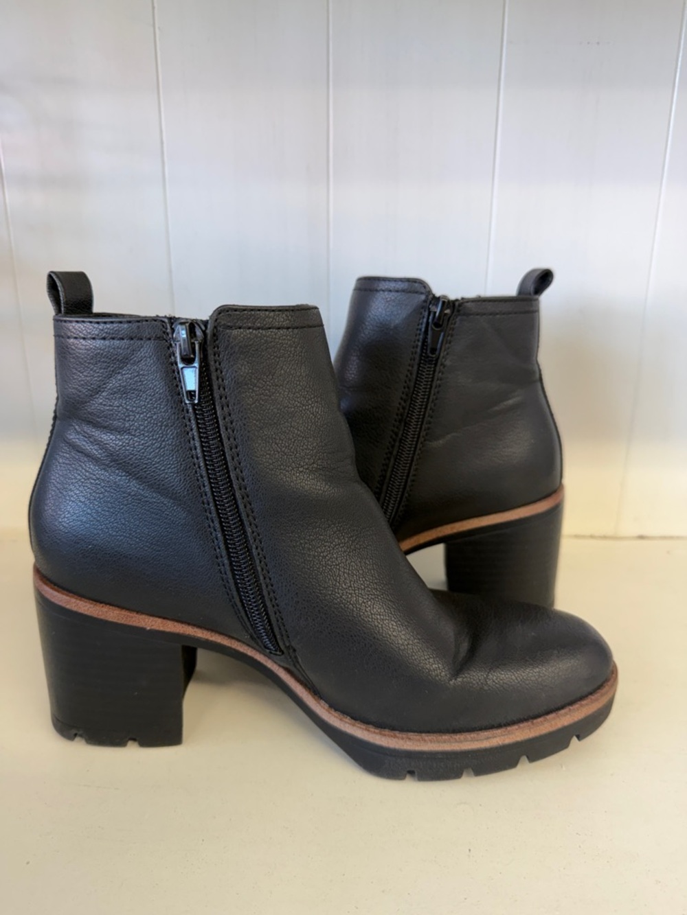 Naturalizer Black Leather Chelsea Ankle Boots with Block Heel - Picture 6 of 6